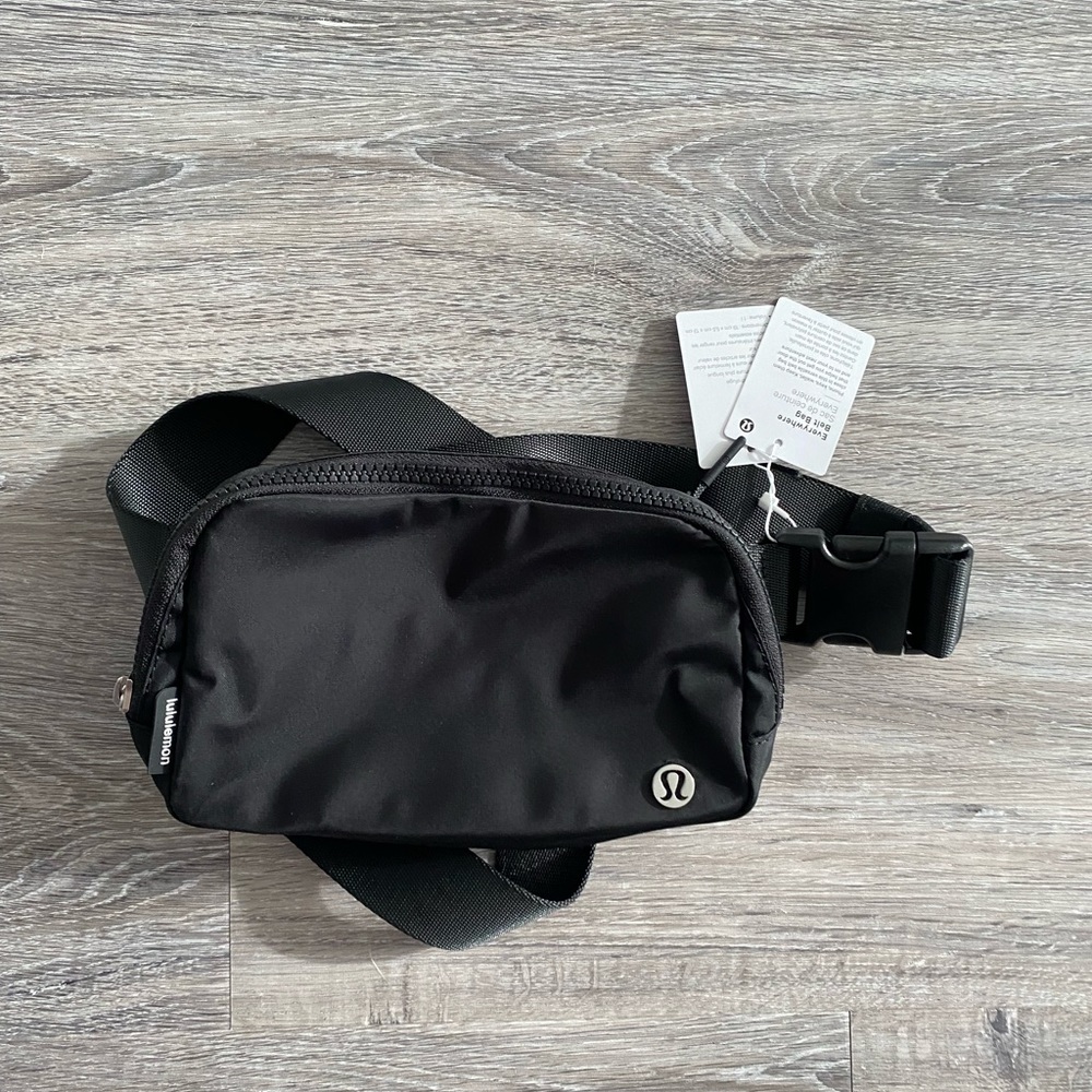 Brand new Lululemon Everywhere Belt Bag Fanny pack black